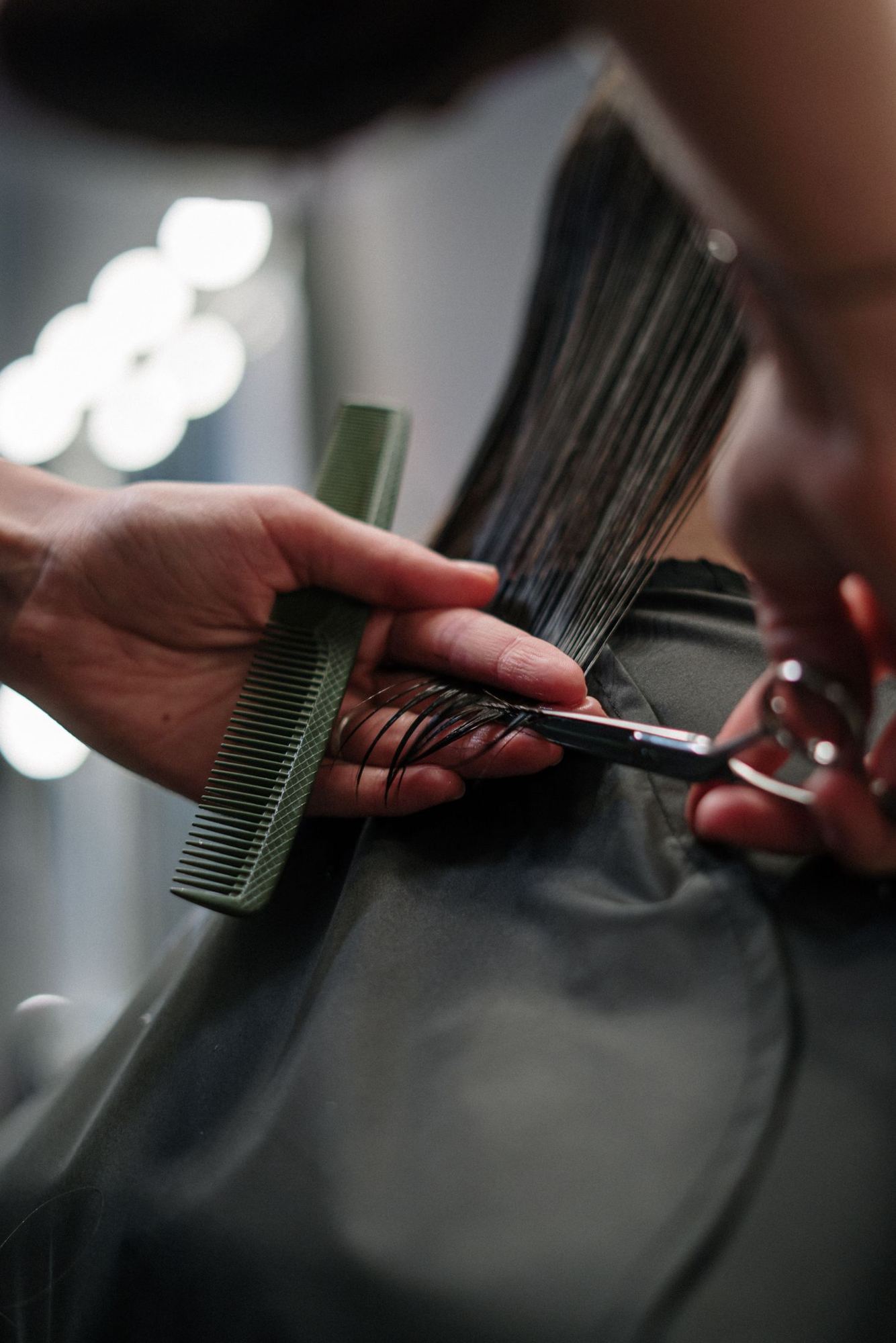 Corte de pelo con tijera y peine